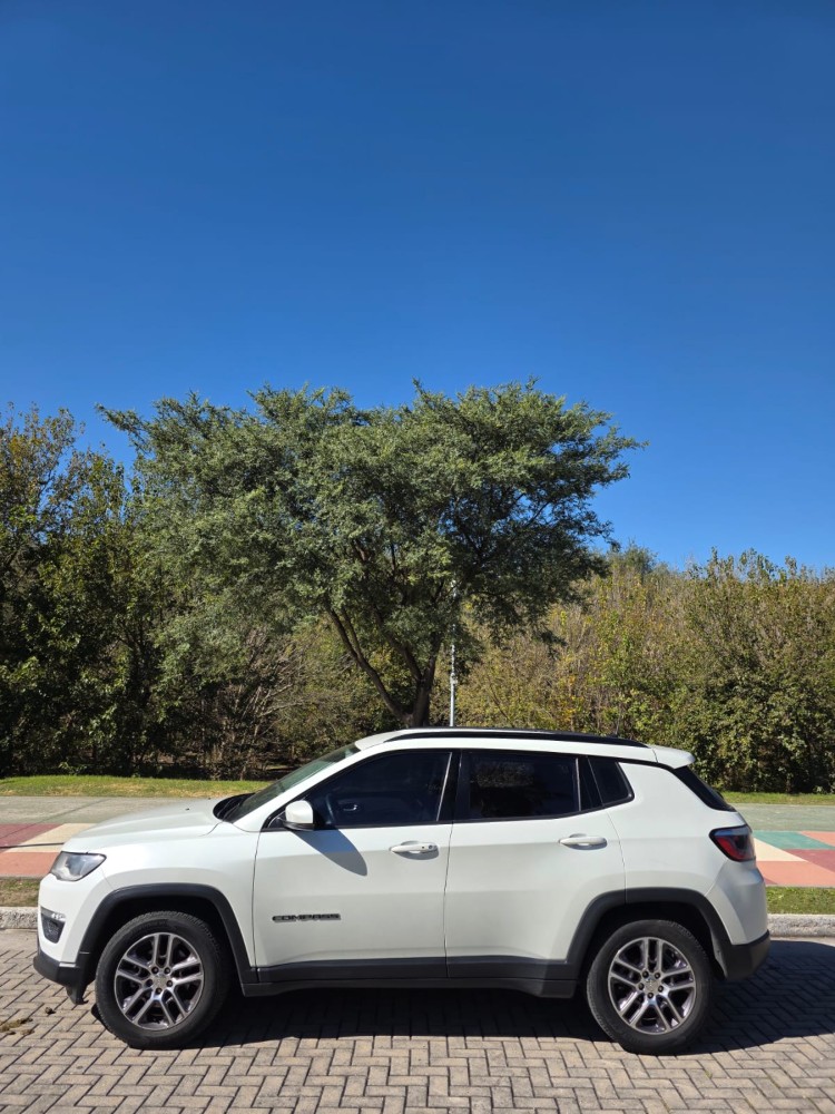 Jeep Compass Sport automatica — foto 5